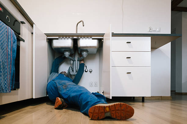 Professional Leak Detection technician working in De Soto, IA